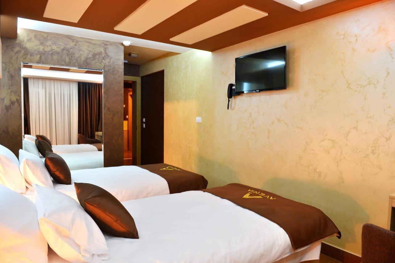 Restaurant & Apartments & Rooms Avenia Ruma Exterior foto